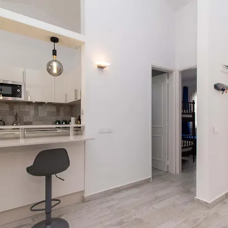 Flores 6 - Three Bed Playa Feñabe