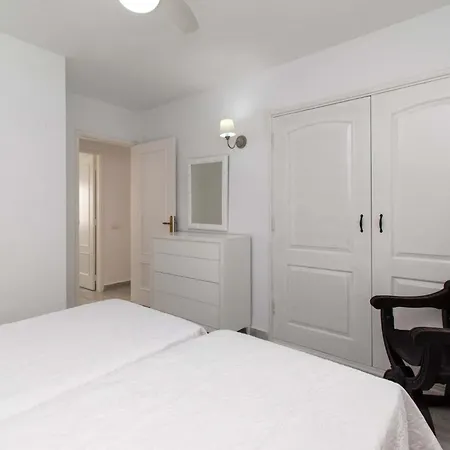 Flores 6 - Three Bed * Playa Feñabe