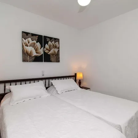 Flores 6 - Three Bed Playa Feñabe