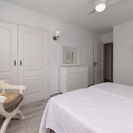 Flores 6 - Three Bed * Playa Feñabe