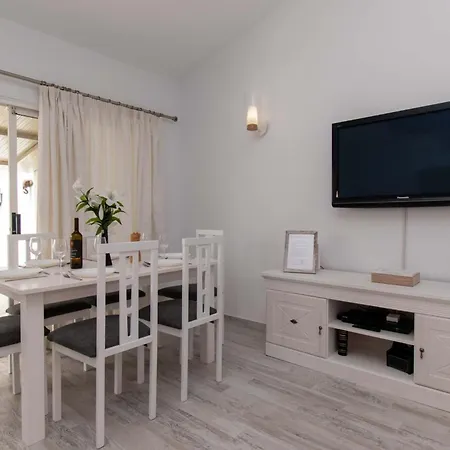 Apartamento Flores 6 - Three Bed *