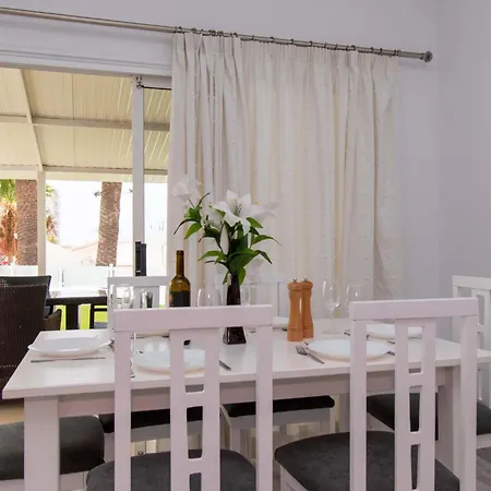 Flores 6 - Three Bed *