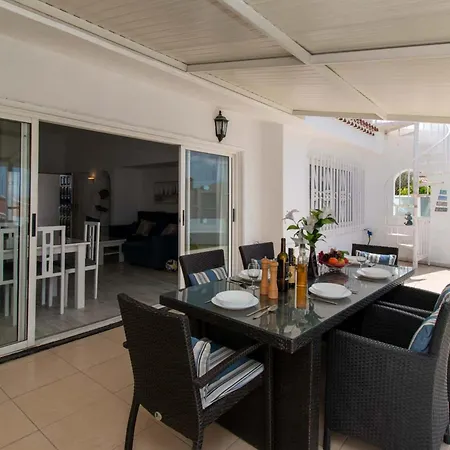 Flores 6 - Three Bed Playa Feñabe